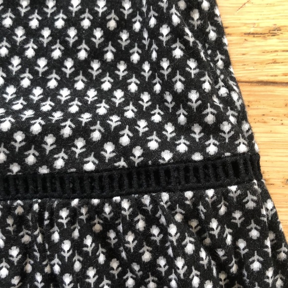 Old Navy b/w summer top. - Picture 5 of 9